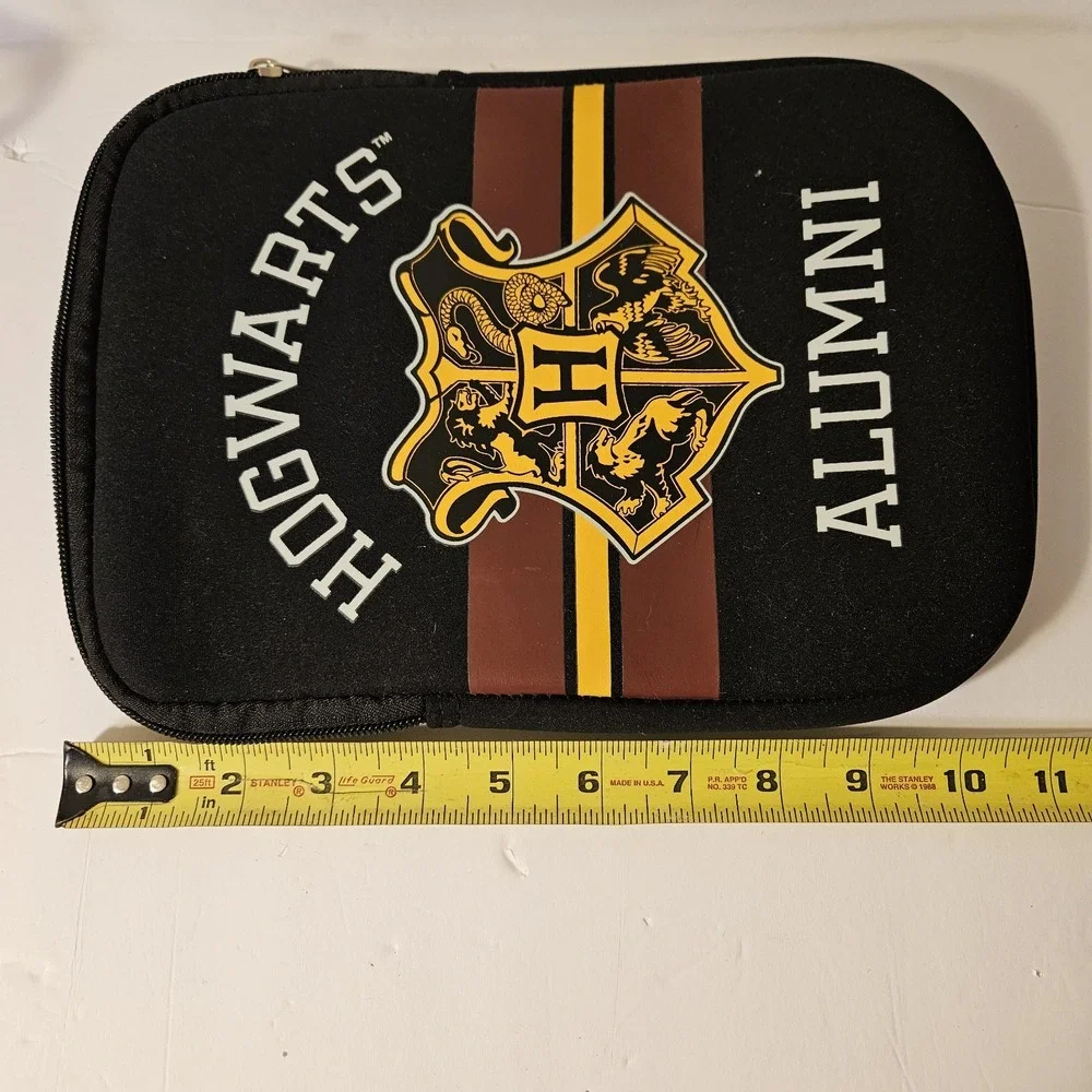 Harry Potter Hogwarts Alumni Tablet Zipper Sleeve Case w/‎ pocket - Pre-owned